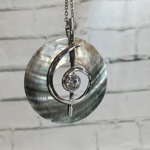 Dark Delicate Mother of Pearl Shell Round Music Note with Cubic Zirconia Jeweled - Picture 5 of 6